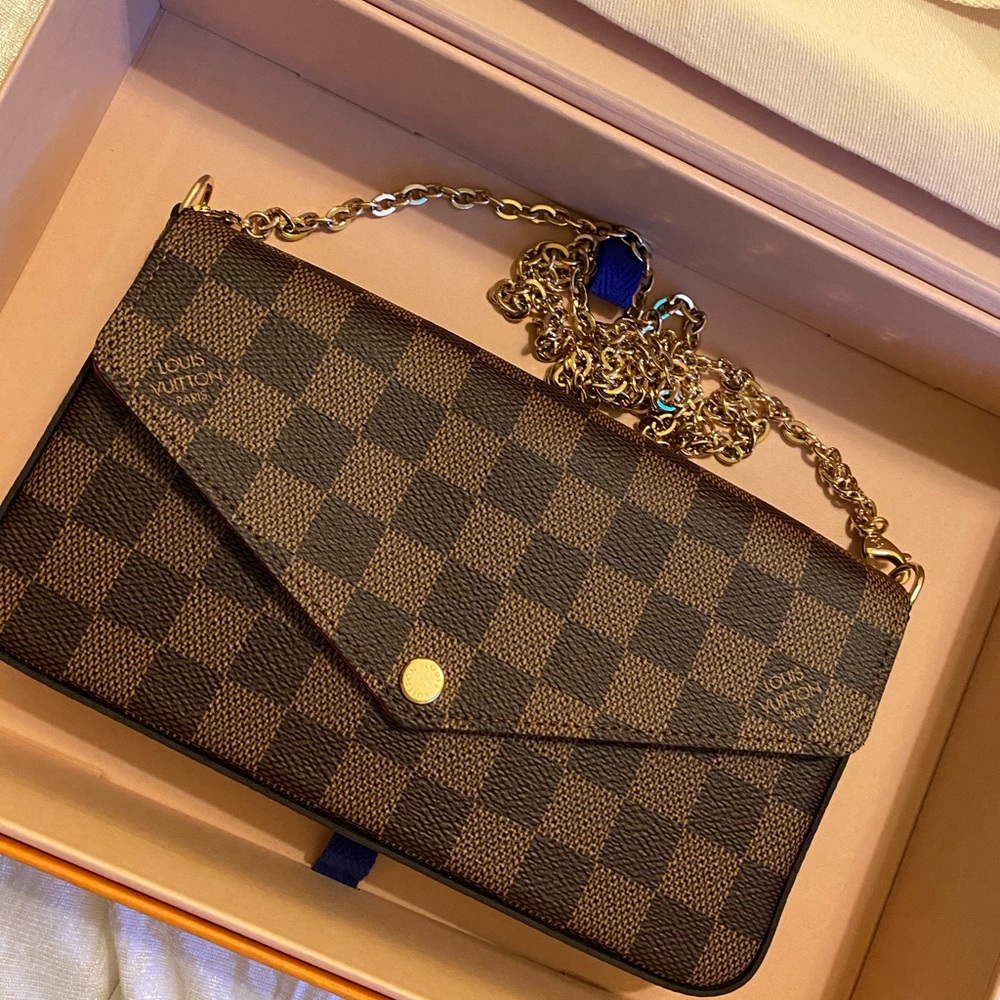 Fairly NEW Louis Vuitton Felicie Pochette!!!